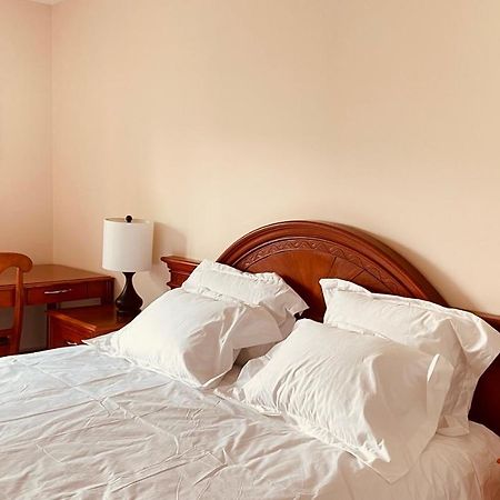 Unit #302 Mountain View 2 Beds In Dt Apartment Канмор Екстериор снимка