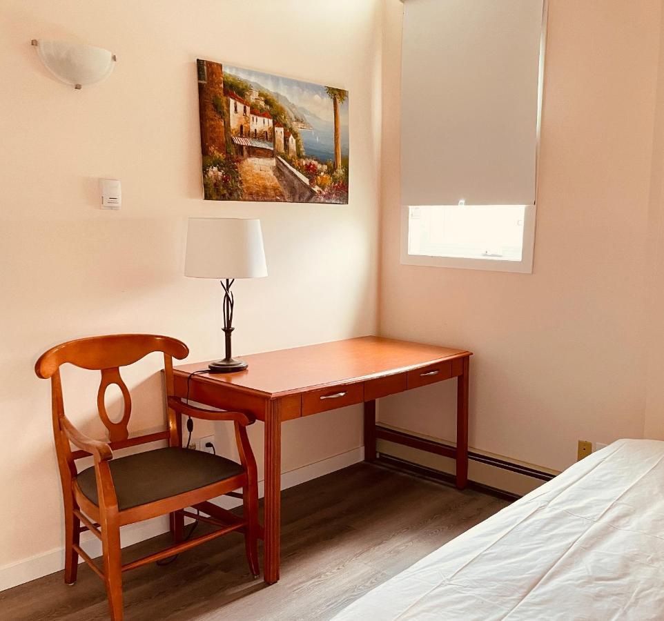Unit #302 Mountain View 2 Beds In Dt Apartment Канмор Екстериор снимка
