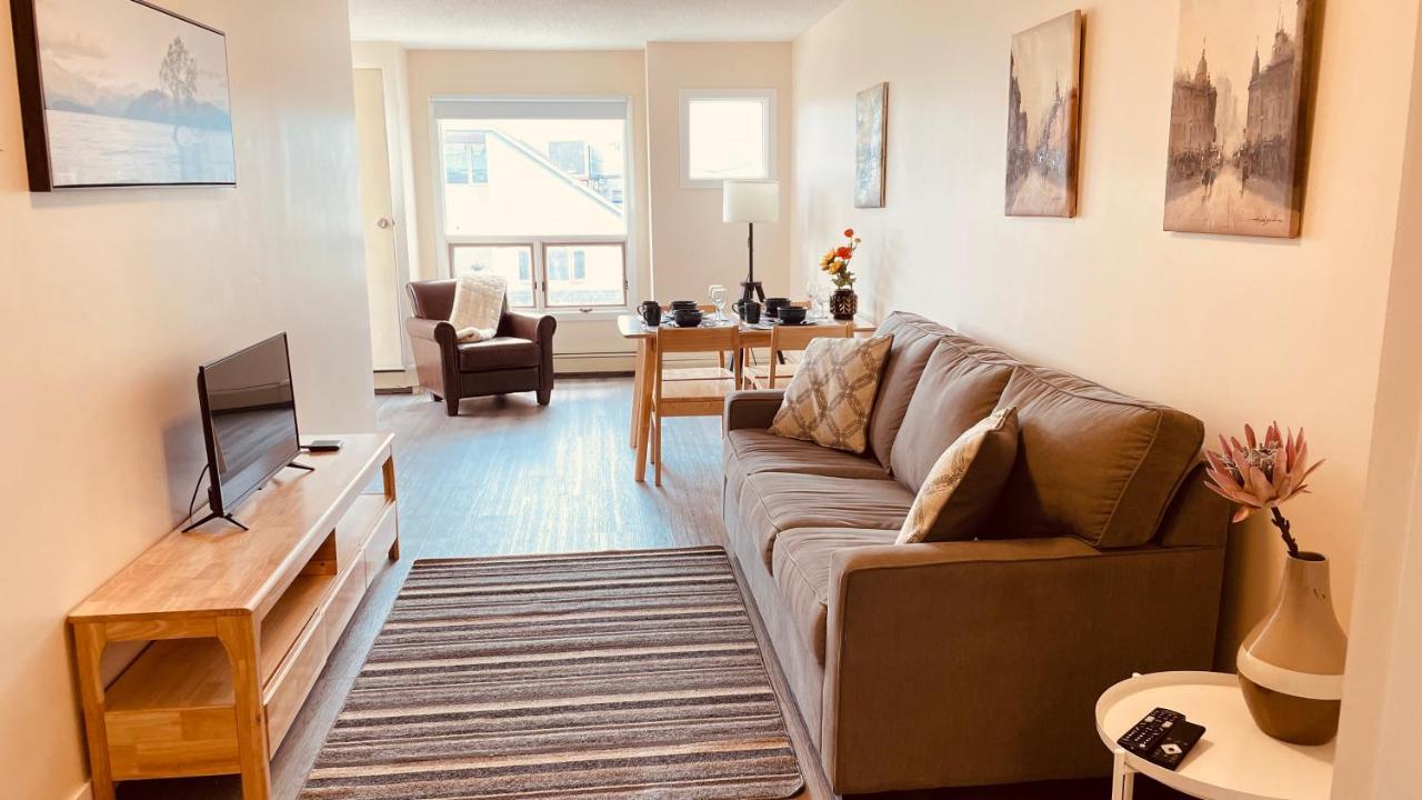 Unit #302 Mountain View 2 Beds In Dt Apartment Канмор Екстериор снимка