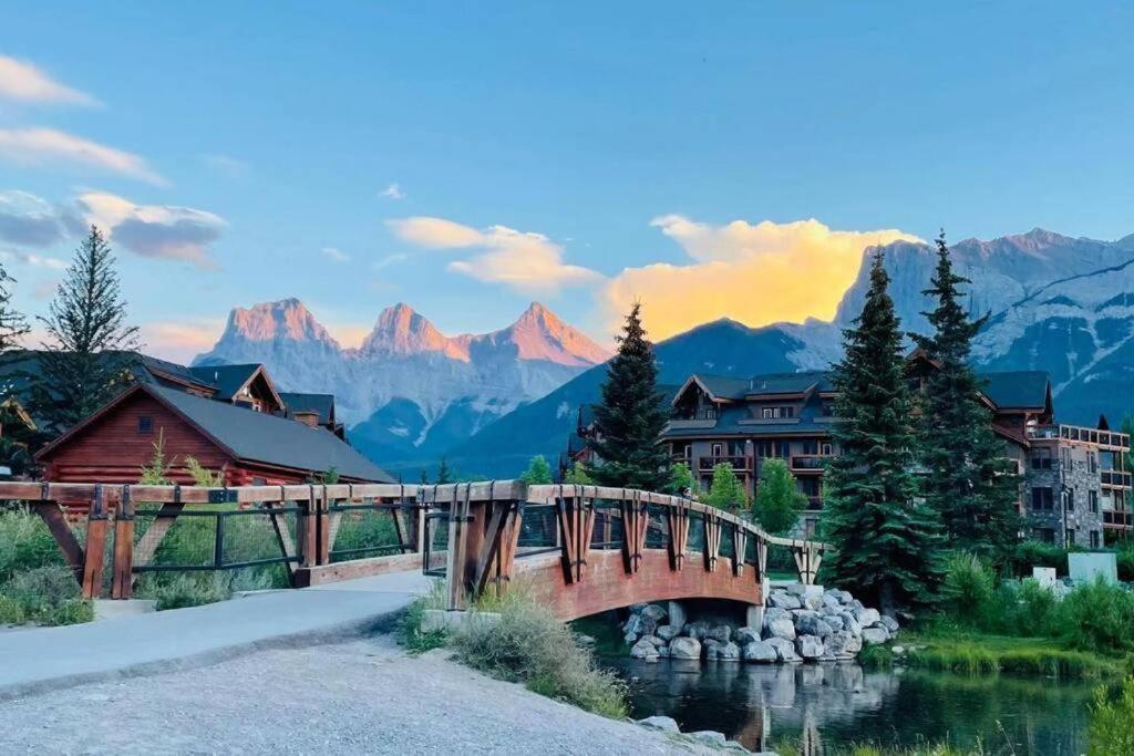 Unit #302 Mountain View 2 Beds In Dt Apartment Канмор Екстериор снимка